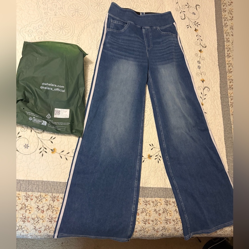 SMALL HALARA - FLEX Wide Leg Blue Jeans with White Side Stripe
